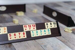 محتويات لعبة الأوكي الرومي VIP الغامق الكاملة من جاكارو الكويت